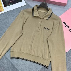 [홍콩명품,MIU MIU] 미우미우 25SS 로고 자수 여성 폴로 긴팔 티셔츠 (3컬러), BM18412, TBG, 홍콩명품의류,구매대행,온라인명품