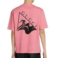 [홍콩명품.Gucci] 구찌 25SS 로고 그래픽 프린트 반팔 티셔츠 (핑크), BM19393, JU, 홍콩명품의류,구매대행,온라인명품