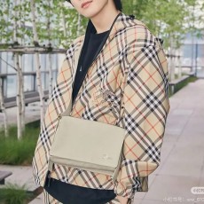 [홍콩명품.Burberry] 버버리 25SS 로고 체크패턴 리버서블 후드 바람막이 자켓 (베이지-블랙), BM19530, PG, 홍콩명품의류,구매대행,온라인명품