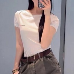 [홍콩명품,MIU MIU] 미우미우 25SS 로고 자수 여성 반팔 티셔츠 (화이트), BM19589, 13C, 홍콩명품의류,구매대행,온라인명품