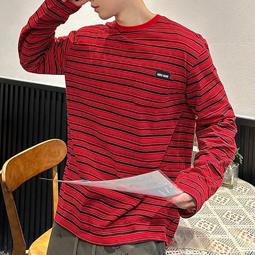 [홍콩명품,MIU MIU] 미우미우 25SS 로고 스트라이프 긴팔 티셔츠 (레드), BM20038, JL, 홍콩명품의류,구매대행,온라인명품