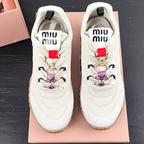 [홍콩명품,MIU MIU] 미우미우 25SS 로고 여성 스니커즈 운동화 (아이보리), SE4732, ALW, 명품스니커즈,운동화,구두,로퍼,하이탑,신발