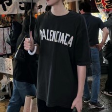 [홍콩명품.BALENCIAGA] 발렌시아가 25SS 로고 테이핑 워싱 반팔 티셔츠 (블랙), BM20715, KB, 홍콩명품의류,구매대행,온라인명품