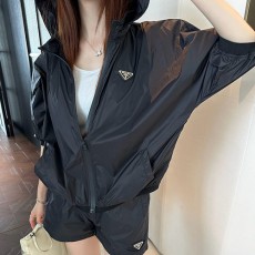 [홍콩명품,PRADA] 프라다 25SS 삼각로고 여성 후드 바람막이 자켓 + 미니 쇼츠 반바지 상하의 세트 (2컬러), BM20780, TBG, 홍콩명품의류,구매대행,온라인명품