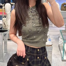 [홍콩명품,MIU MIU] 미우미우 25SS 로고 여성 주얼리 장식 런닝 탑 티셔츠 (그레이), BM20782, TBG, 홍콩명품의류,구매대행,온라인명품