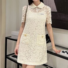 [홍콩명품,MIU MIU] 미우미우 25SS 로고 여성 카라 반팔 원피스 (아이보리), BM20796, TBG, 홍콩명품의류,구매대행,온라인명품