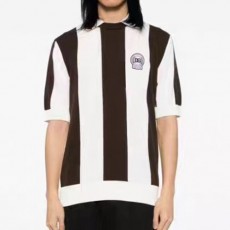 [홍콩명품.D&G] 돌체앤가바나 25SS 로고 스트라이프 카라 폴로 니트 반팔 티셔츠 (화이트-와인), BM20895, JU, 홍콩명품의류,구매대행,온라인명품