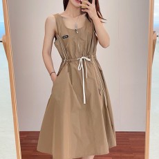 [홍콩명품,MIU MIU] 미우미우 25SS 로고 여성 탑 미디 원피스 (브라운), BM21119, TBG, 홍콩명품의류,구매대행,온라인명품