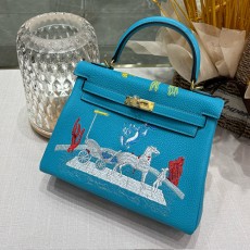 [홍콩명품.Hermes] 에르메스 25SS 로고 KELLY 25 그래피티 토트백 핸드백 (스카이블루-금장), BGM4799, H3, 홍콩명품가방,명품쇼핑몰,크로스백,핸드백,구매대행