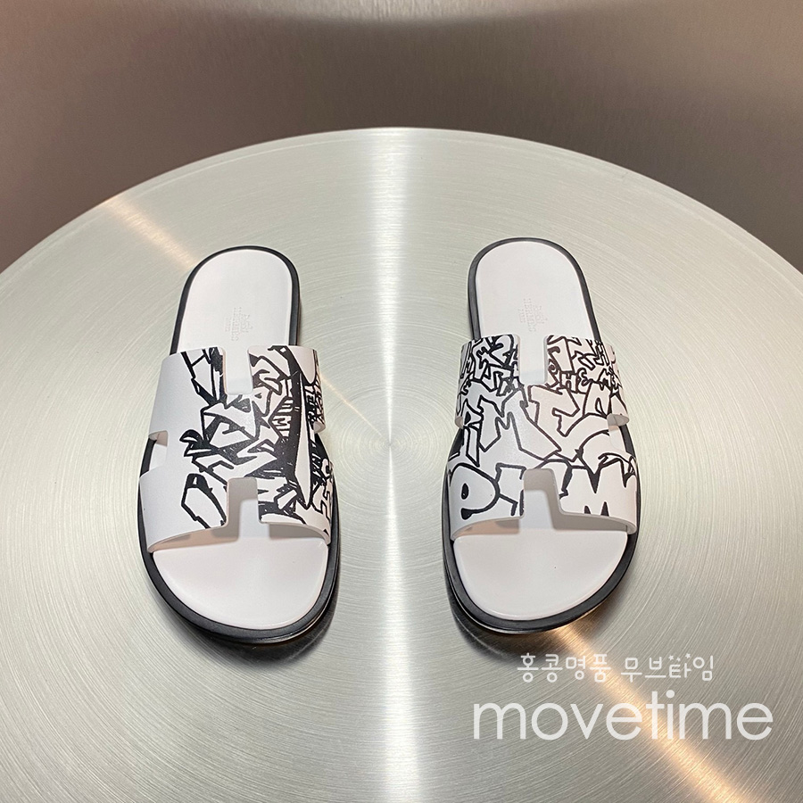 [홍콩명품.Hermes] 에르메스 25SS 로고 그래픽 이즈미르 레더 가죽 슬리퍼 (화이트), SE5199, GHS, 명품스니커즈,운동화,구두,로퍼,하이탑,신발