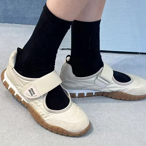 [명품레플리카,MIU MIU] 미우미우 25SS 로고 여성 단화 운동화 (아이보리), SE5301, GHS, 명품스니커즈,운동화,구두,로퍼,하이탑,신발