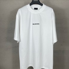 [홍콩명품.BALENCIAGA] 발렌시아가 25SS 로고 자수 반팔 티셔츠 (화이트), BM21644, KK, 홍콩명품가방,명품쇼핑몰,크로스백,핸드백,구매대행