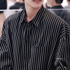 [홍콩명품.BALENCIAGA] 발렌시아가 25SS 로고 자수 스트라이프 남방 셔츠 (블랙), BM21650, KK, 홍콩명품가방,명품쇼핑몰,크로스백,핸드백,구매대행