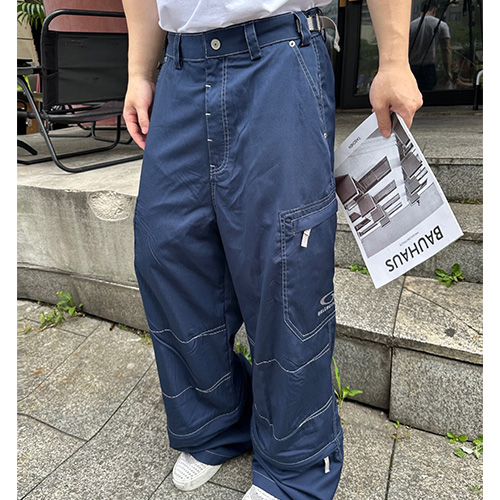 [홍콩명품.BALENCIAGA] 발렌시아가 25SS 로고 자수 오버핏 팬츠 바지 (블루), BM21675, KK, 레플리카의류,미러급사이트