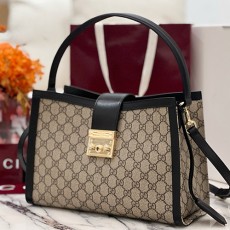 [홍콩명품.Gucci] 구찌 25SS 로고 패드록 탑 핸들 핸드백 베이지 블랙 GG 패브릭 838991, BGM5040, GU2, 홍콩명품가방,명품쇼핑몰,크로스백,핸드백,구매대행