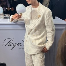 [홍콩명품.BOTTEGA VENETA] 보테가베네타 25SS 로고 브로치 스트라이프 정장 수트 상하의 세트 (화이트), BM21750, SAM, 레플리카의류,미러급사이트