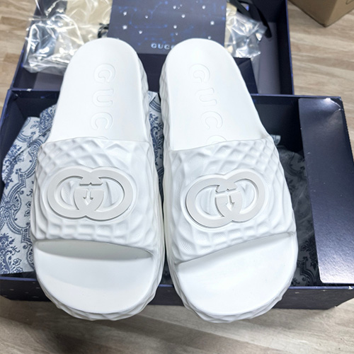 [홍콩명품.Gucci] 구찌 25SS 로고 러버 슬라이드 슬리퍼 770801 (화이트), SE5369, ALW, 명품스니커즈,운동화,구두,로퍼,하이탑,신발