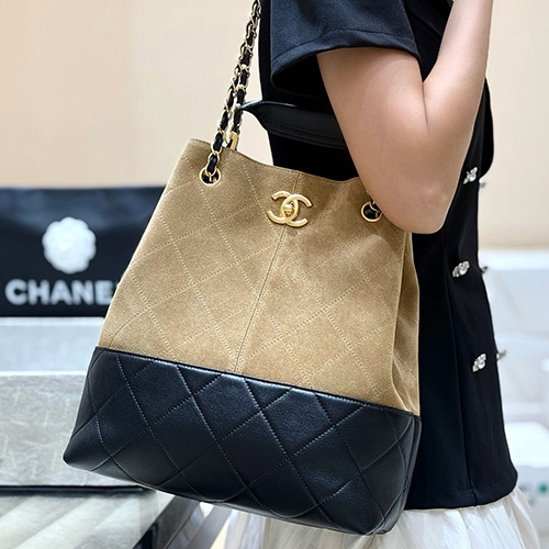 [홍콩명품.CHANEL] 샤넬 25SS 로고 25A HOBO 토트백 핸드백 (카라멜-블랙), BGM5119, BDA, 홍콩명품가방,명품쇼핑몰,크로스백,핸드백,구매대행