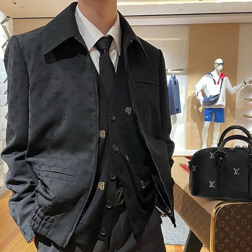 [홍콩명품.LOUIS VUITTON] 루이비통 25SS 로고 모노그램 카라 봄버 자켓 (블랙), BM21840, KB, 레플리카의류,미러급사이트