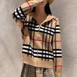 [가격문의][홍콩명품.Burberry] 버버리 25SS 로고 여성 체크패턴 니트 후드 집업 자켓 (카라멜), BM22155, JL, 레플리카의류,미러급사이트