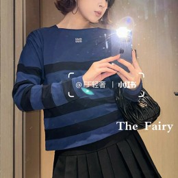 [가격문의][홍콩명품,MIU MIU] 미우미우 25SS 로고 여성 스트라이프 긴팔 티셔츠 (블루), BM22156, JL, 레플리카의류,미러급사이트