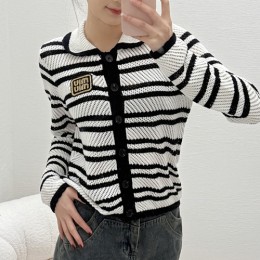 [가격문의][홍콩명품,MIU MIU] 미우미우 25SS 로고 여성 스트라이프 카라 니트 가디건 (화이트), BM22170, JL, 레플리카의류,미러급사이트