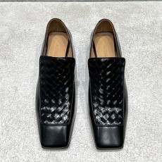 [홍콩명품.BOTTEGA VENETA] 보테가베네타 25SS 로고 여성 인트레치아토 레더 가죽 로퍼 구두 (2컬러), SE5512, S4W, 명품스니커즈,운동화,구두,로퍼,하이탑,신발