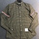 [홍콩명품.THOME BROWNE] 톰브라운 25SS 로고 체크패턴 울 남방 셔츠 (카키), BM22430, JQ, 레플리카의류,미러급사이트