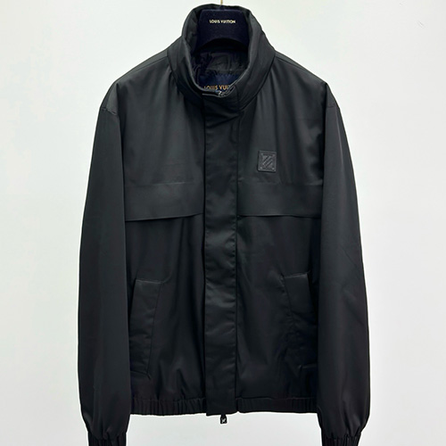 [홍콩명품.LOUIS VUITTON] 루이비통 25SS 로고 터틀넥 봄버 자켓 (블랙), BM22523, G5, 레플리카의류,미러급사이트