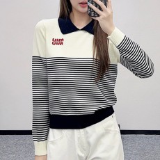 [홍콩명품,MIU MIU] 미우미우 25SS 로고 여성 스트라이프 카라 니트 스웨터 (아이보리), BM22695, TBG, 레플리카의류,미러급사이트