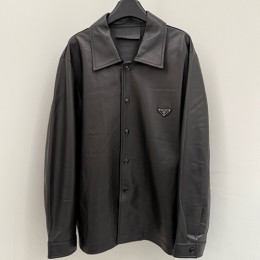 [홍콩명품,PRADA] 프라다 25SS 삼각로고 레더 가죽 카라 자켓 (블랙), BM22817, TOM, 레플리카의류,미러급사이트