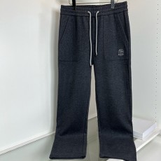 [홍콩명품.Brunello Cucinelli ] 브루넬로 쿠치넬리 25SS 로고 자수 조거 팬츠 바지 (다크그레이), BM22903, G5, 레플리카의류,미러급사이트