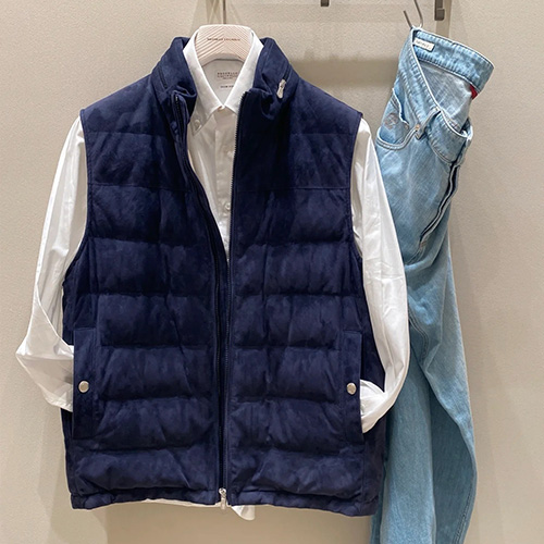 [홍콩명품.Brunello Cucinelli ] 브루넬로 쿠치넬리 25SS 로고 레더 가죽 다운 패딩 조끼 베스트 (네이비), BM23052, TOM, 레플리카의류,미러급사이트