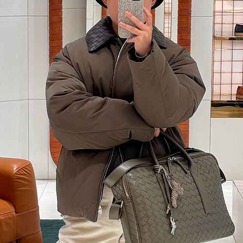 [홍콩명품.BOTTEGA VENETA] 보테가베네타 25SS 로고 인트레치아토 카라 솜패딩 자켓 (카키), BM23134, JL, 레플리카의류,미러급사이트