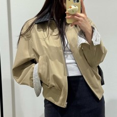 [홍콩명품.BOTTEGA VENETA] 보테가베네타 25SS 로고 여성 인트레치아토 카라 봄버 자켓 (베이지), BM23257, PG, 레플리카의류,미러급사이트