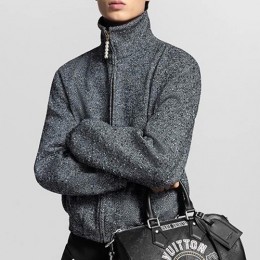 [홍콩명품.LOUIS VUITTON] 루이비통 25SS 로고 울 캐시미어 터틀넥 봄버 자켓 (그레이), BM23302, YS, 레플리카의류,미러급사이트