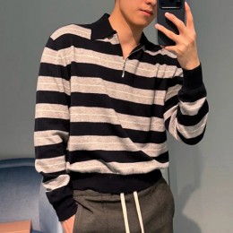 [홍콩명품,MIU MIU] 미우미우 25SS 로고 스트라이프 하프지퍼 카라 니트 스웨터 (네이비-그레이), BM23412, KB, 레플리카의류,미러급사이트