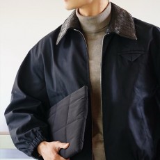 [홍콩명품.BOTTEGA VENETA] 보테가베네타 25SS 로고 인트레치아토 카라 봄버 자켓 (네이비), BM23553, KB, 레플리카의류,미러급사이트