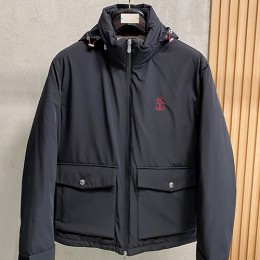 [홍콩명품.Brunello Cucinelli ] 브루넬로 쿠치넬리 25SS 로고 자수 후드 구스다운 파카 자켓 (블랙), BM23729, KSM, 레플리카의류,미러급사이트