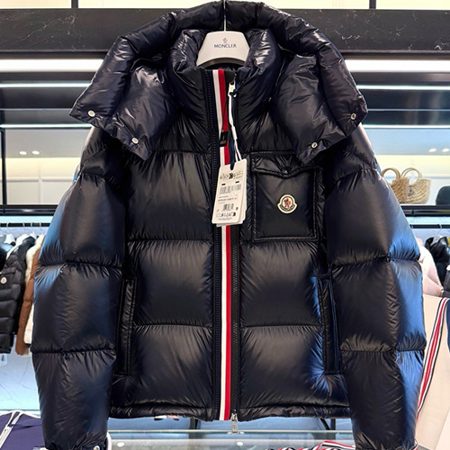 [홍콩명품.MONCLER] 몽클레어 25SS 로고 MONTBELIARD 구스다운 후드 패딩 자켓 (블랙), BM23855, KSM, 레플리카의류,미러급사이트