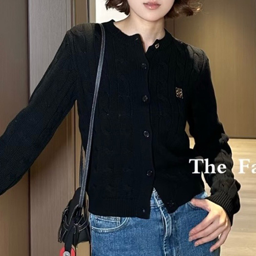 [홍콩명품.LOEWE] 로에베 25SS 로고 자수 여성 라운드넥 니트 가디건 (블랙), BM23881, JL, 레플리카의류,미러급사이트