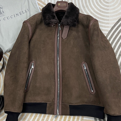 [홍콩명품.Brunello Cucinelli ] 브루넬로 쿠치넬리 25SS 로고 시어링 레더 가죽 봄버 자켓 (브라운), BM23975, KSM, 레플리카의류,미러급사이트