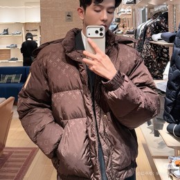 [홍콩명품.LOUIS VUITTON] 루이비통 25SS 로고 모노그램 SKI 후드 다운 패딩 자켓 1AJBCB (브라운), BM24037, JL, 레플리카의류,미러급사이트
