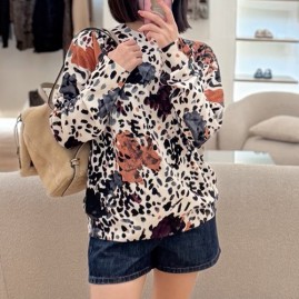 [홍콩명품,FENDI] 펜디 25SS 로고 패턴 여성 니트 스웨터 티셔츠 (화이트), BM24089, TBG, 레플리카의류,미러급사이트