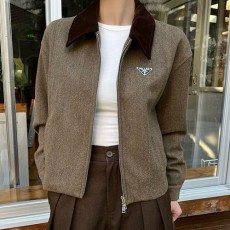 [홍콩명품,PRADA] 프라다 25SS 삼각로고 여성 울 카라 집업 자켓 (브라운), BM24096, TBG, 레플리카의류,미러급사이트