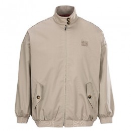 [홍콩명품,MIU MIU] 미우미우 25SS 로고 터틀넥 봄버 자켓 (베이지), BM24116, KB, 레플리카의류,미러급사이트