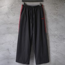 [가격문의][홍콩명품.BALENCIAGA] 발렌시아가 25SS 로고 자수 조거 팬츠 바지 (2컬러), BM24250, KK, 레플리카의류,미러급사이트