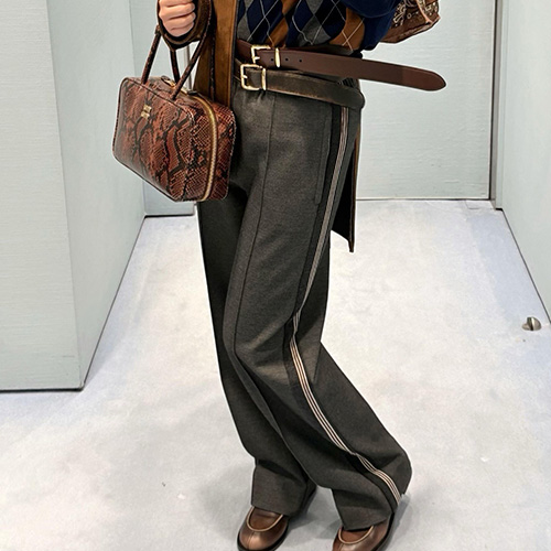 [가격문의][홍콩명품,MIU MIU] 미우미우 25SS 로고 자수 조거 팬츠 바지 (그레이), BM24251, KK, 레플리카의류,미러급사이트